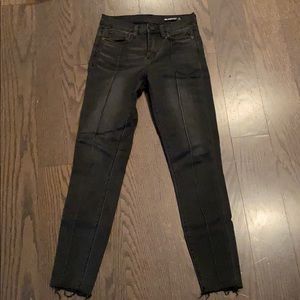 Front seam mid rise black jeans